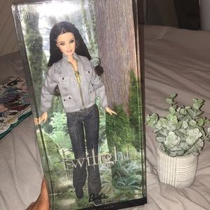 NIB Bella Twilight Barbie Pink Label